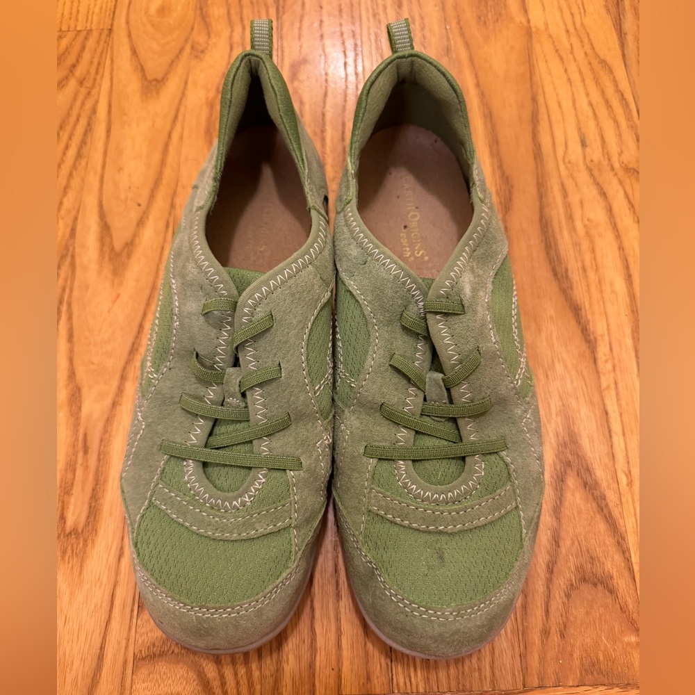Earth Origins Carly Sneaker, Green Suede, Sz 8W